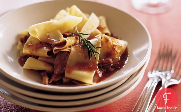 Pappardelle mit würzigem Kalbsragout.