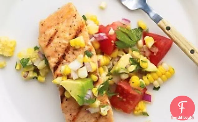 Lachs mit Zuckermais, Tomaten und Avocado Relish
