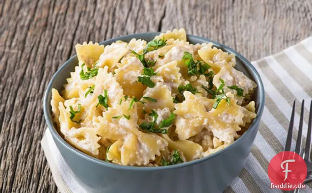 Pasta mit cremiger Knoblauch-Walnuss-Sauce
