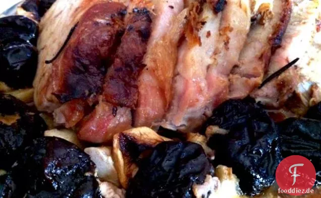 Gebratene Schweinelende mit Apfel, Zwiebel & getrocknete Pflaumenfüllung