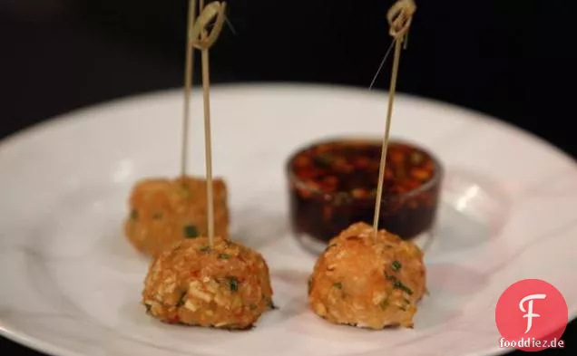Garnelenbällchen mit Wasserkastanien und würziger Soja-Dip-Sauce