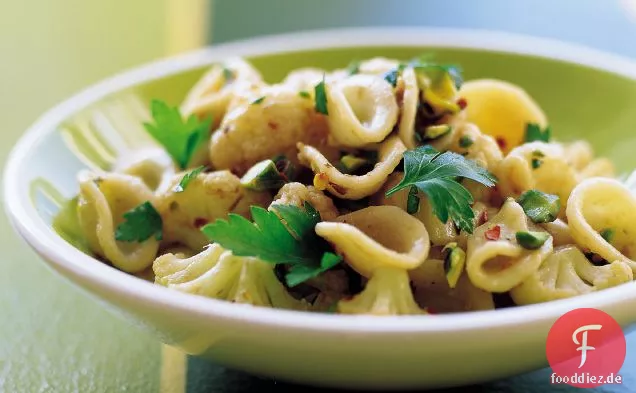 Orecchiette mit Blumenkohl, Sardellen und Pistazien