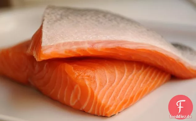 Gebratener Lachs mit Zimt und Chilipulver