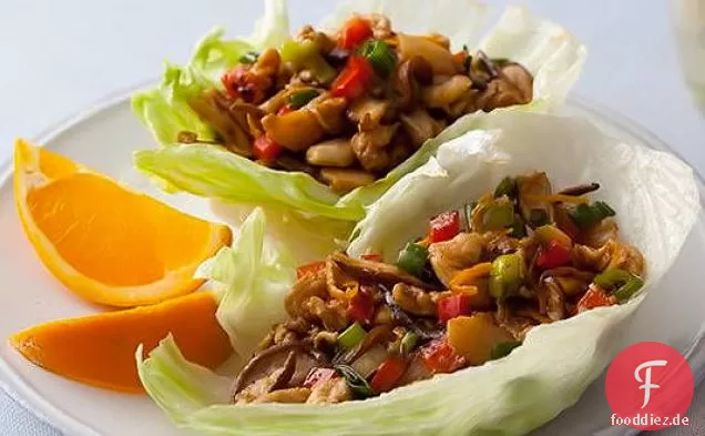 Gegrillte chinesische Hähnchen-Salat-Wraps