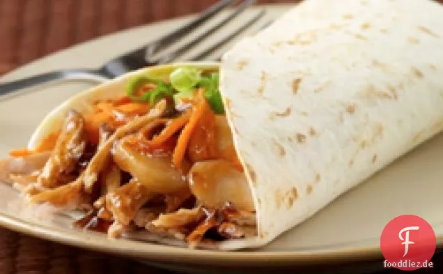 Zerkleinerte Schweinefleisch-Wraps im asiatischen Stil