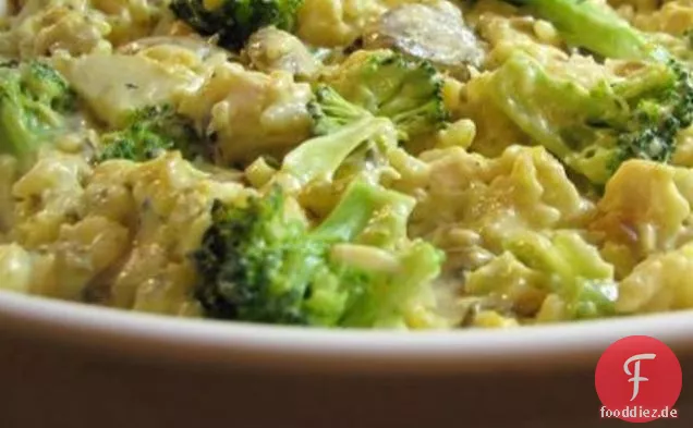 Hühnchen-, Pilz-, Brokkoli- und Reisauflauf