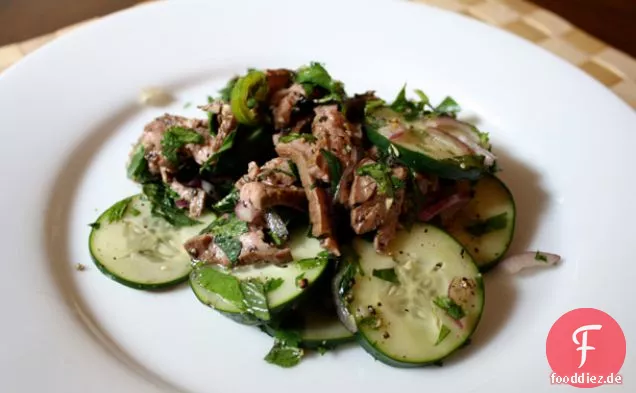 Abendessen heute Abend: Yam Neua (gegrillter Rindfleischsalat)