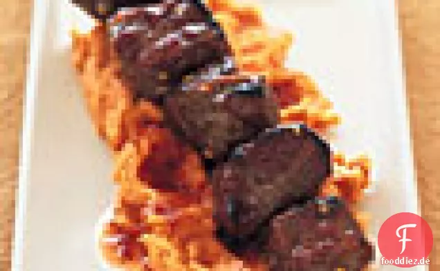Tamarinde-Honig-Lamm-Kebabs auf Kartoffelpüree