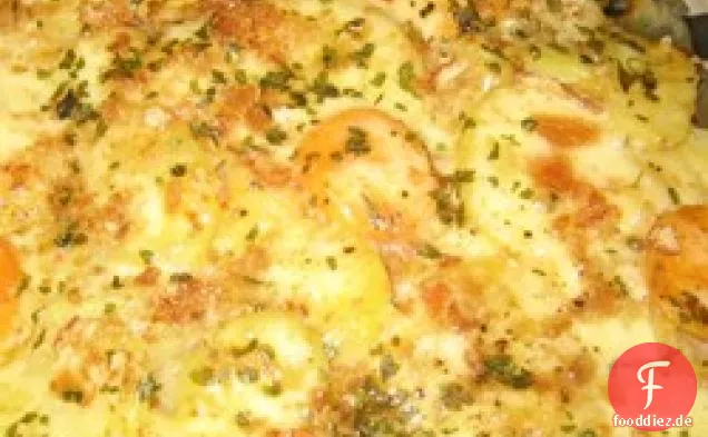 Gebackene Yamswurzel und Kartoffelauflauf