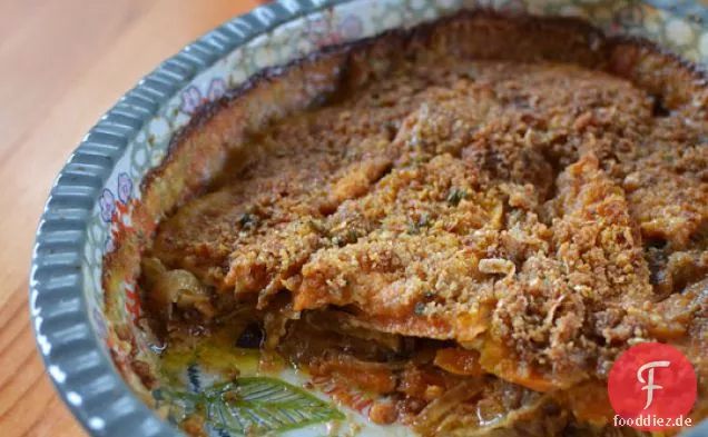 Süßkartoffelgratin mit karamellisierten Zwiebeln