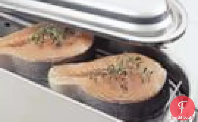 Ingwer-pochierter Lachs mit belgischem Endivien