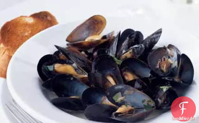 Moules-Marinière aux Fines Herbes (Muscheln mit feinen Kräutern)