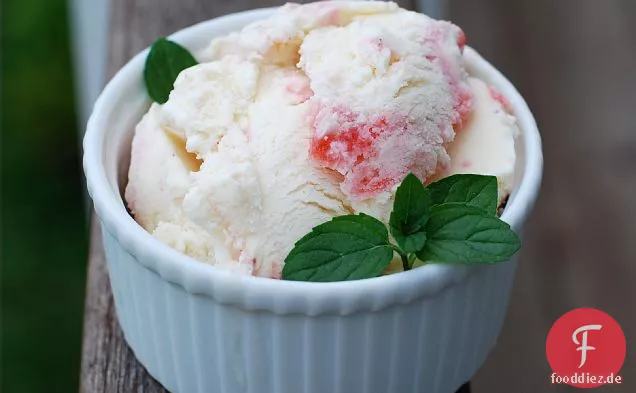 Erdbeer-Minze-Eis