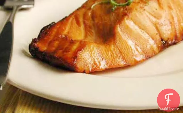 Kalk-marinierter gebratener Lachs