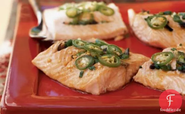 Gedämpfter Lachs mit herzhafter schwarzer Bohnensauce