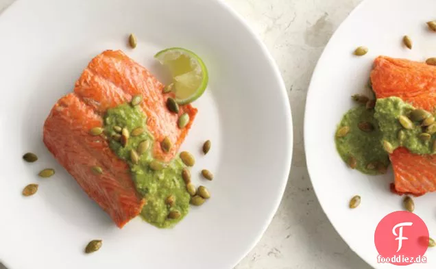 Gebratener Lachs mit Kürbiskern-Koriander-Pesto