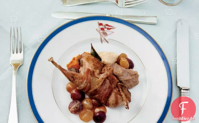 Gebratener Tintenfisch mit Speck und Trauben