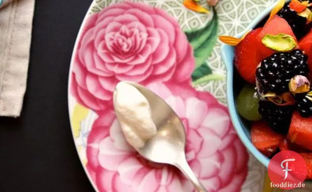 Rosenwasser-Pistazien-Obstsalat