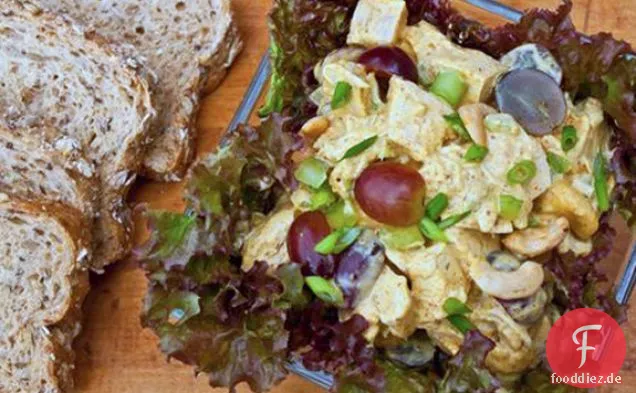Curry-Hähnchen-Salat mit Trauben & Cashewnüssen
