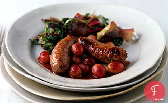 Italienische Wurst mit roten Trauben