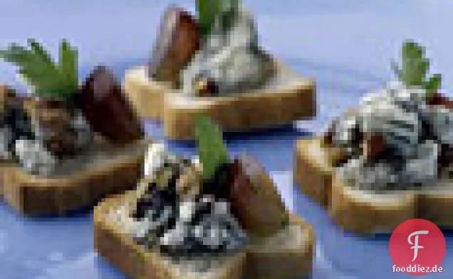 Blauschimmelkäse-Häppchen mit Pekannüssen und Trauben