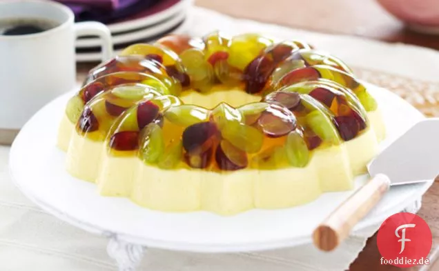 Cremiges Zitronendessert mit frischen Trauben