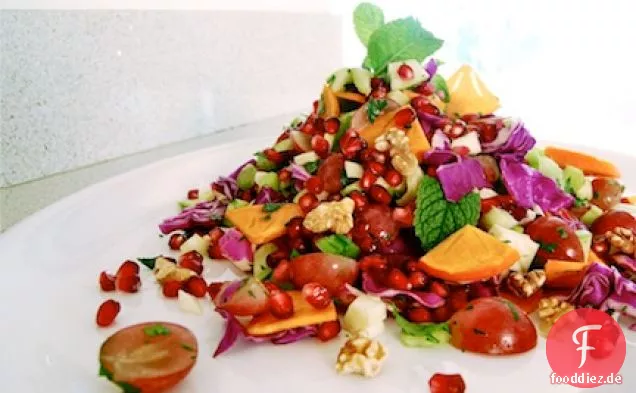 Ein knuspriger, würzig süßer und frischer Salat mit Curryjoghurt Dres