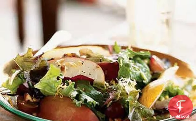 Herbst Apfel-, Birnen- und Cheddar-Salat mit Pekannüssen