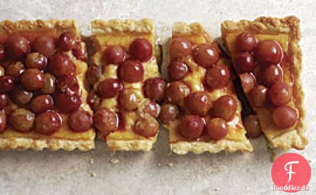 Pudding-Torte Mit Wein pochierten Trauben