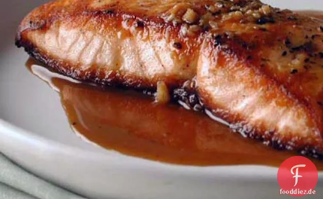 Lachs mit süß-saurer Pfannensauce