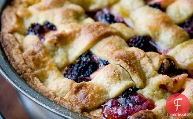 Hausgemachte Brombeere und Apfelkuchen