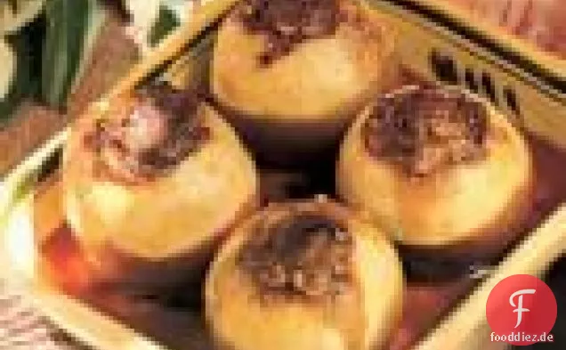 Gebackene gefüllte Äpfel mit Walnüssen
