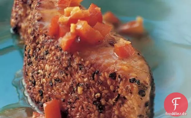 Pfeffer, Koriander und mit Sesam verkrusteter Lachs