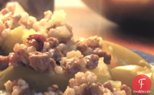 Gesund und lecker: Bratäpfel mit Gerste-Wurst Pilaw
