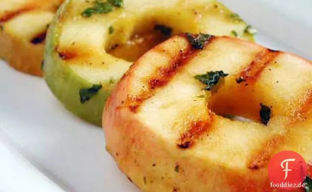 Marinierte gegrillte Äpfel mit Minze