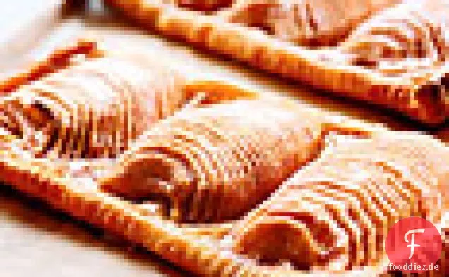 Apfelkuchen mit Vanilleeis