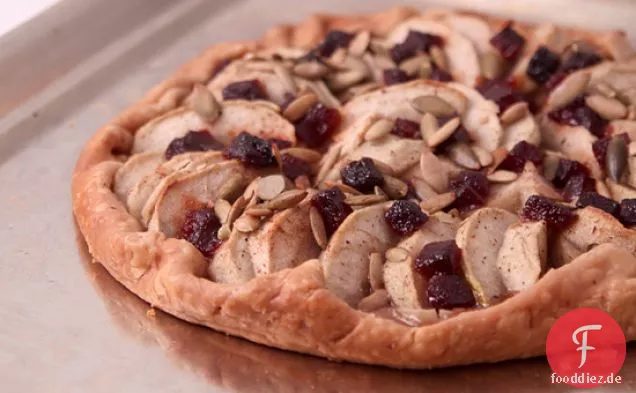 Zimt-Apfelkuchen mit Kürbiskernen und Quittenpaste