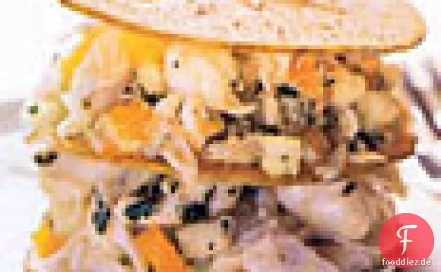 Krabben-, Apfel- und Mangosalat auf Kreuzkümmel-Apfelchips