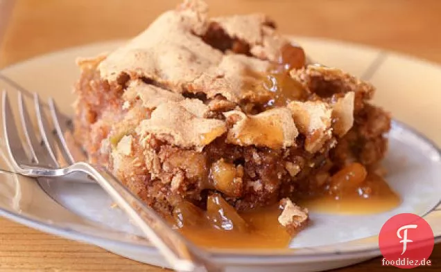 Nussiger Apfelgewürzkuchen mit schneller Butterscotch-Sauce