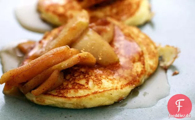 Zitronen-Ricotta-Pfannkuchen mit sautierten Äpfeln