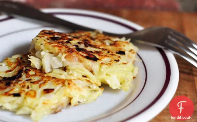 Apfel und Käse-gefüllte Latkes