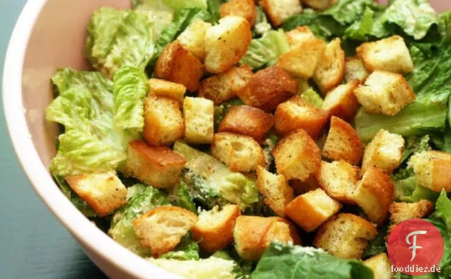 Caesar Salat mit Toasty Knoblauch Croutons