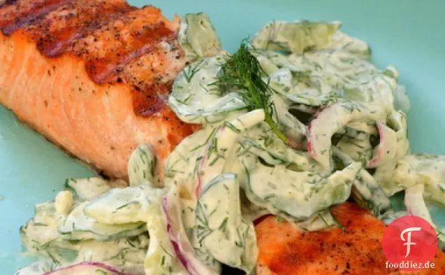 Gegrillter Lachs mit Cremigem Gurken-Dill-Salat