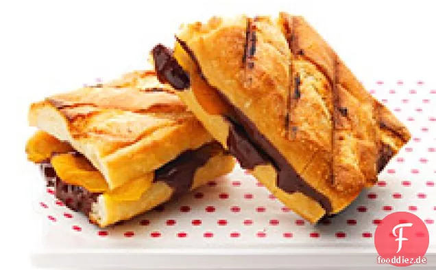Gegrillte Schokoladen-Aprikosen-Sandwiches