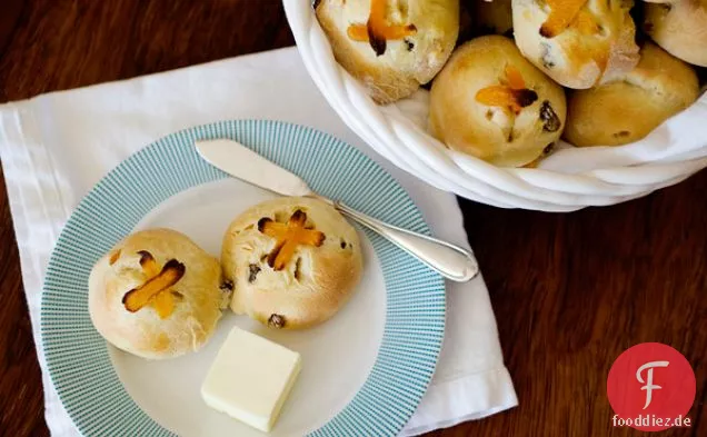 Aprikose Rosinen Hot Cross Brötchen