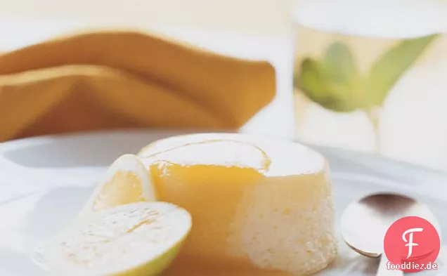 Zitronenpuddingkuchen mit Aprikosensauce