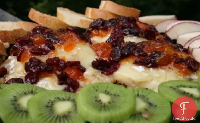 Aprikose-glasierter Brie