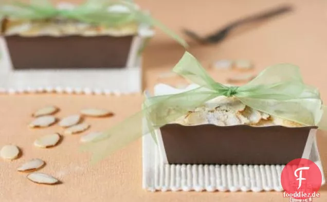 Aprikosen-, Orangen- und Mandelbrotkuchen