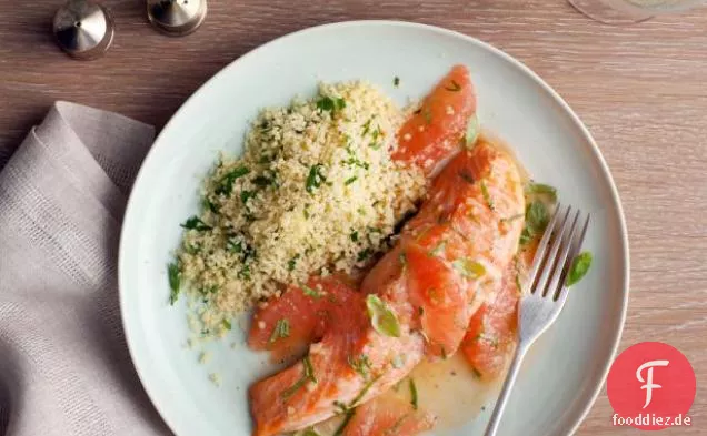 Gebratener Lachs mit Schalotten-Grapefruit-Sauce