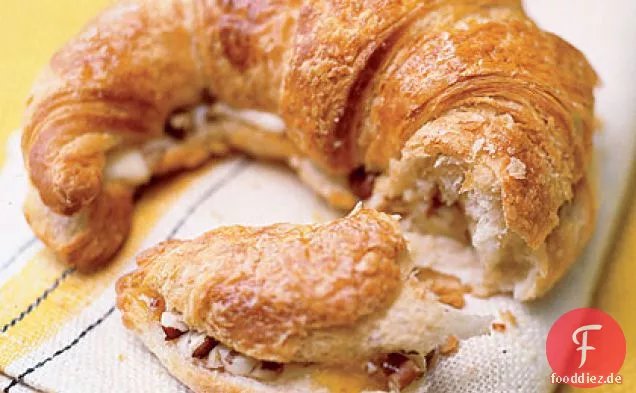 Pekannuss-Aprikosen-Sahne-Croissants